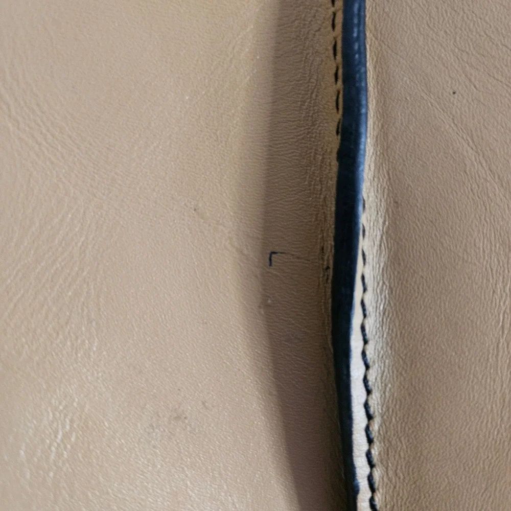 Tods Tan Beige Leather Handbag Black Contrast Stitch Gold Hardware Made in Italy